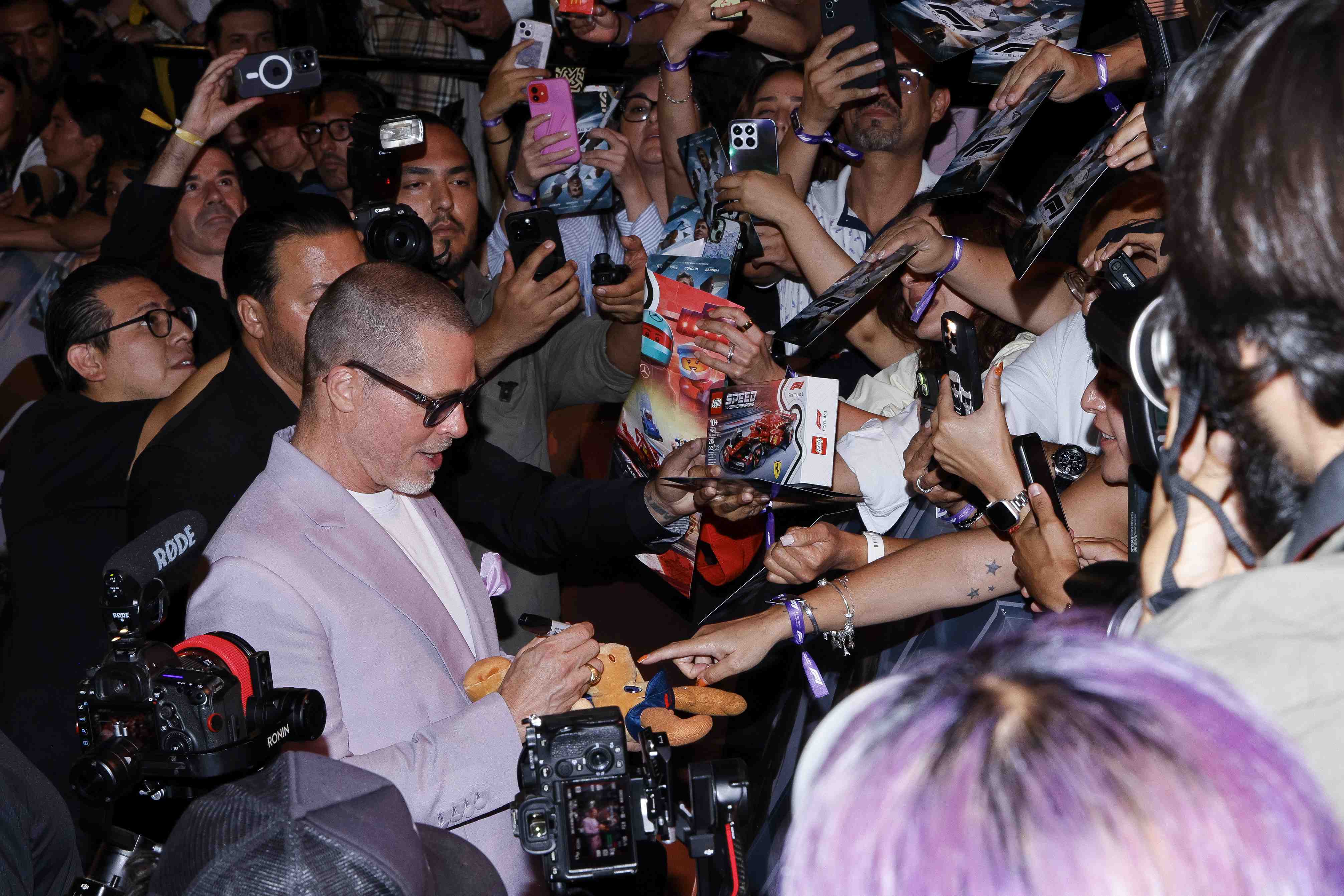 http://www.entrefam.com.mx/img/alfombra_de_la_pelicula_f1/ENTREFAM090620253728.jpg