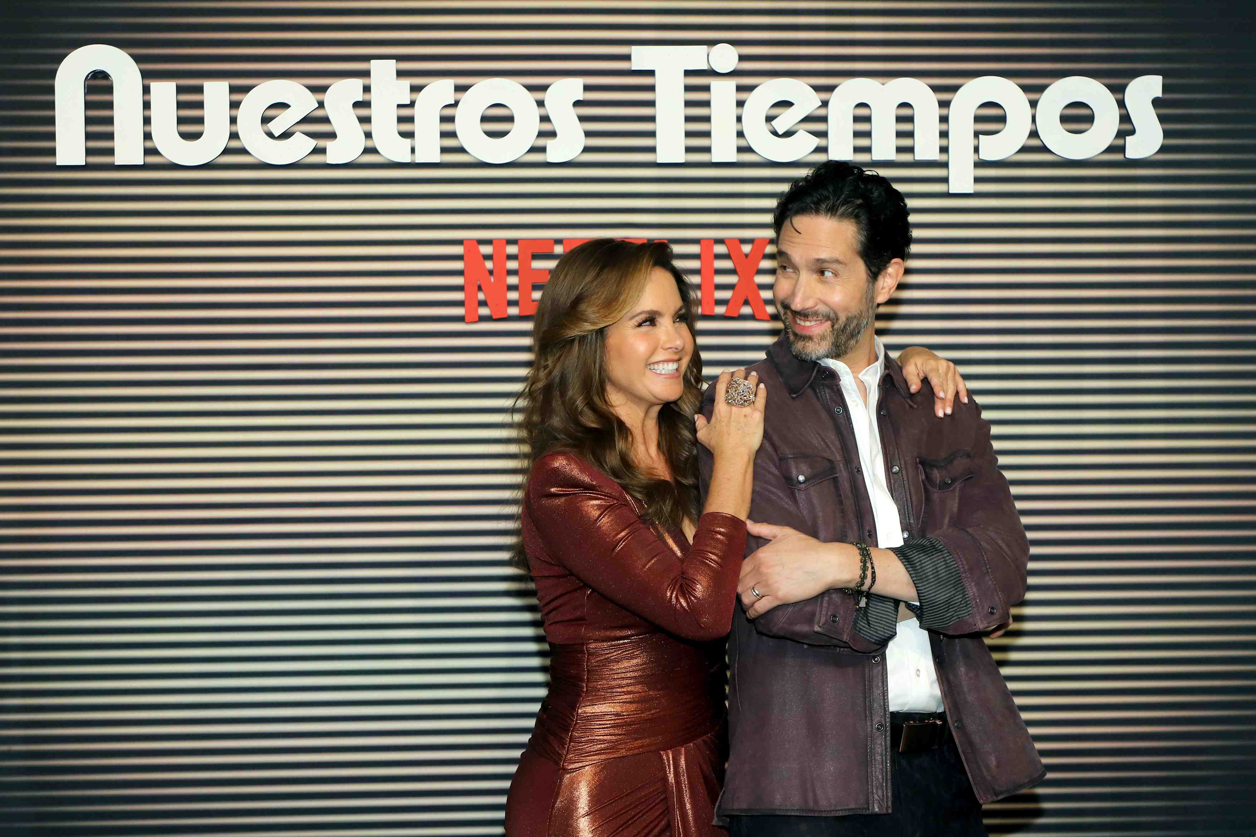 http://www.entrefam.com.mx/img/alfombra_de_la_pelicula_nuestros_tiempos_una_produccion_de_netflix/ENTREFAM040620253020.JPG