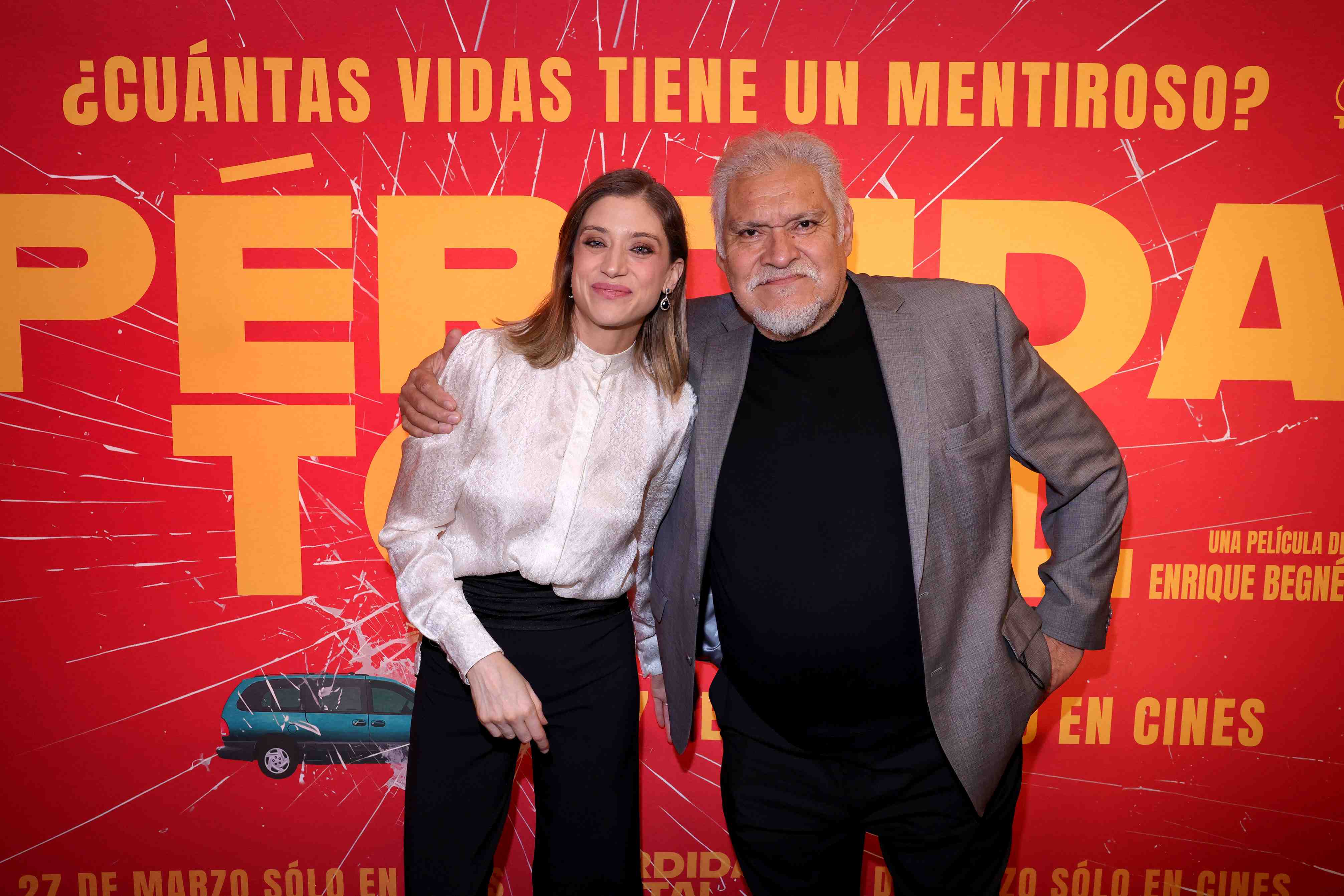 http://www.entrefam.com.mx/img/alfombra_de_la_pelicula_perdida_total/ENTREFAM190320254407.JPG