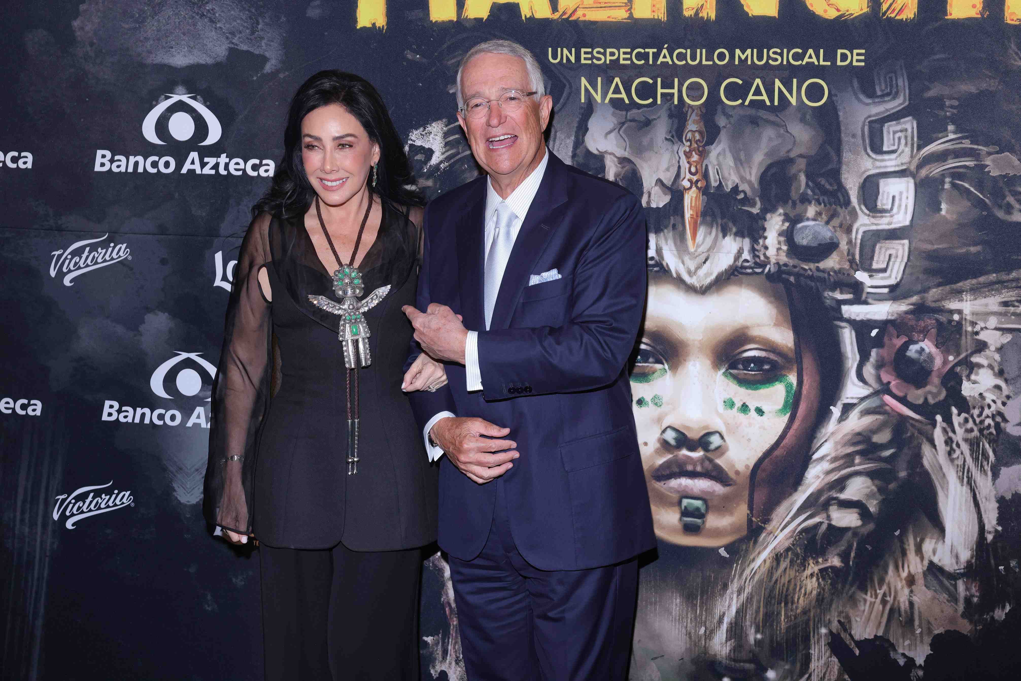http://www.entrefam.com.mx/img/alfombra_de_la_premier_del_espectaculo_musical_malinche/ENTREFAM300420255831.JPG