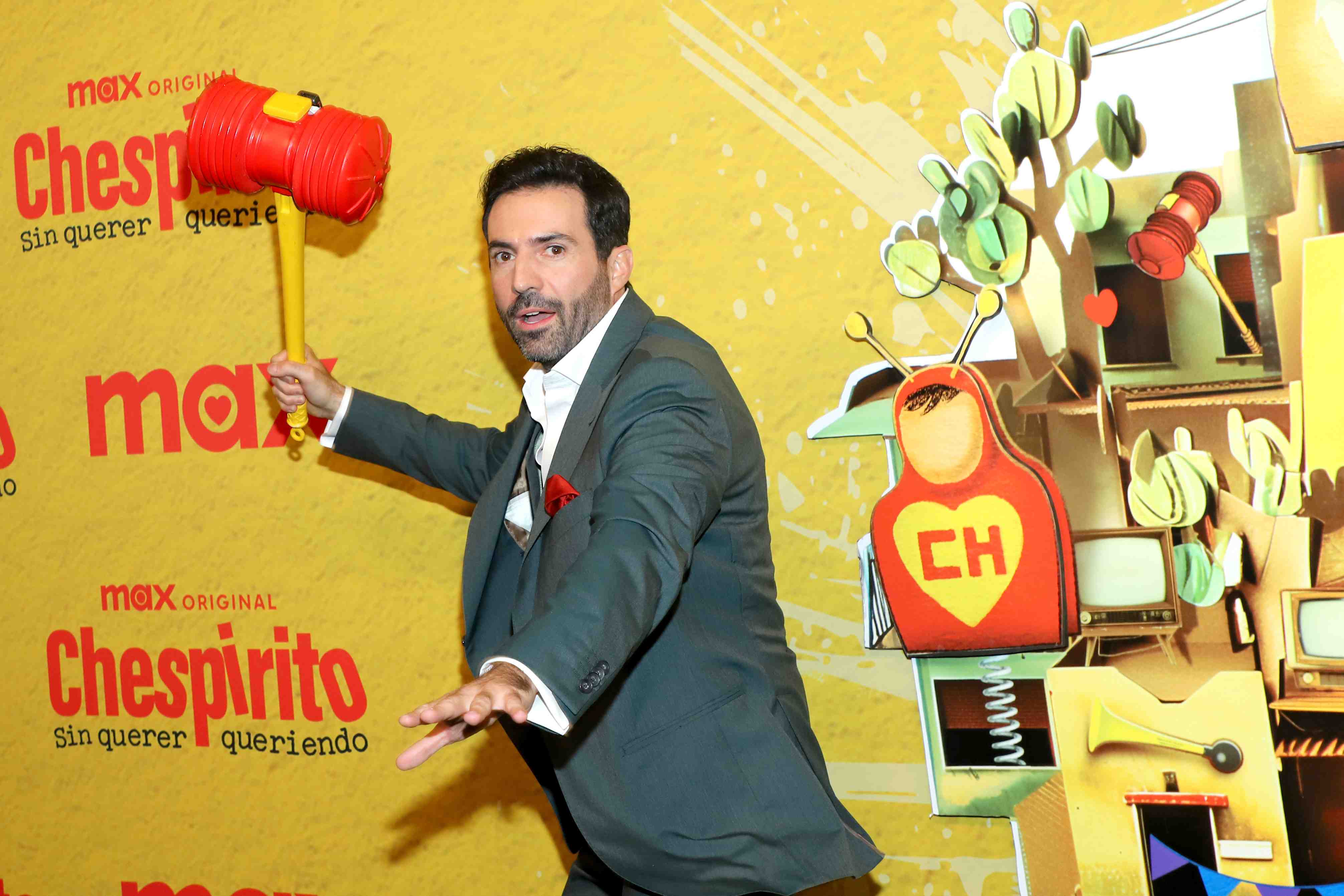http://www.entrefam.com.mx/img/alfombra_de_la_serie_biografica_original_de_chespirito_sin_querer_queriendo/ENTREFAM030620252679.JPG