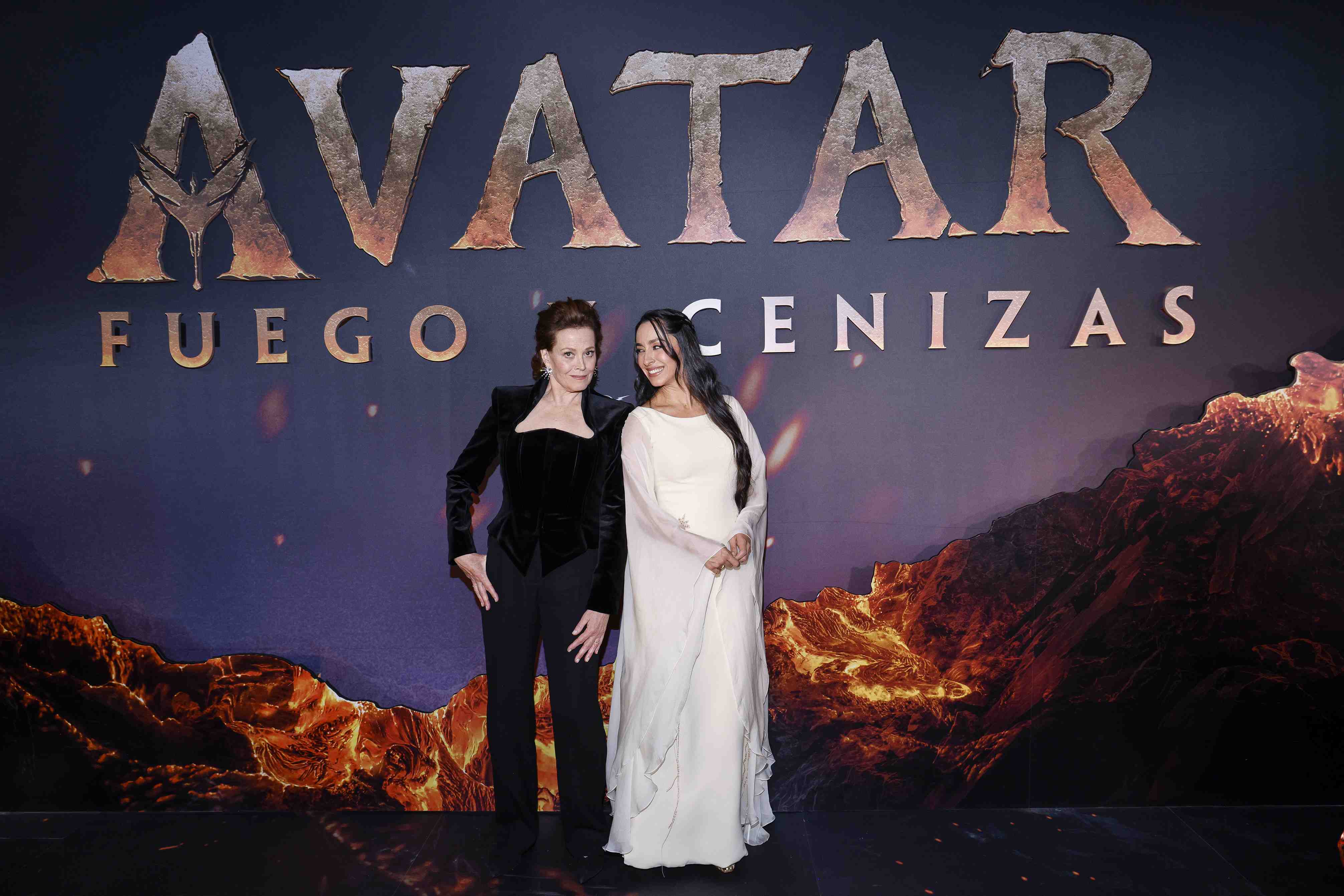 http://www.entrefam.com.mx/img/alfombra_del_photo_call_de_avatar_3_fuego_y_cenizas/ENTREFAM121520255131.jpg