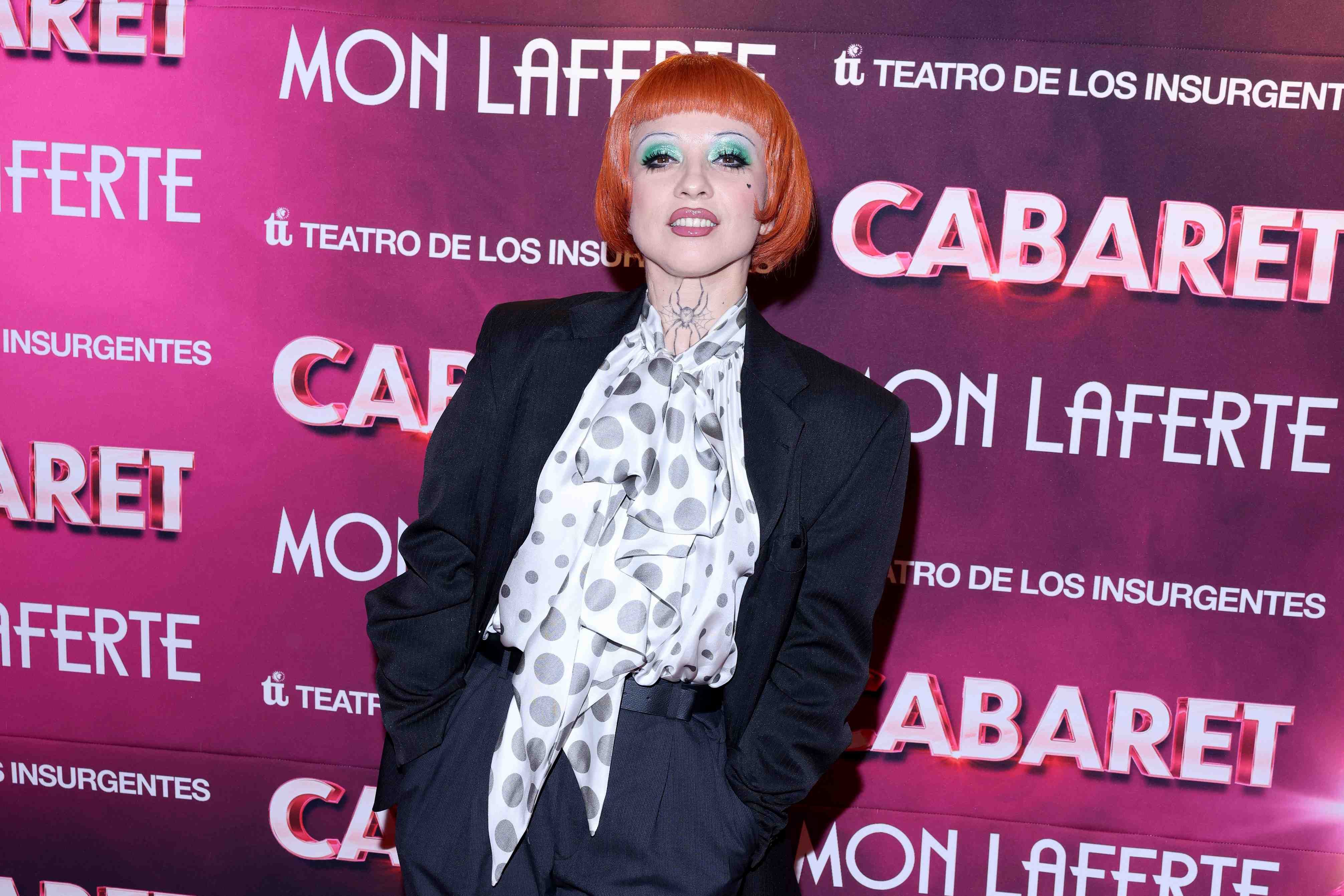 http://www.entrefam.com.mx/img/alfombra_roja_de_las_350_representaciones_de_la_obra_musical_cabaret/ENTREFAM091320250558.JPG