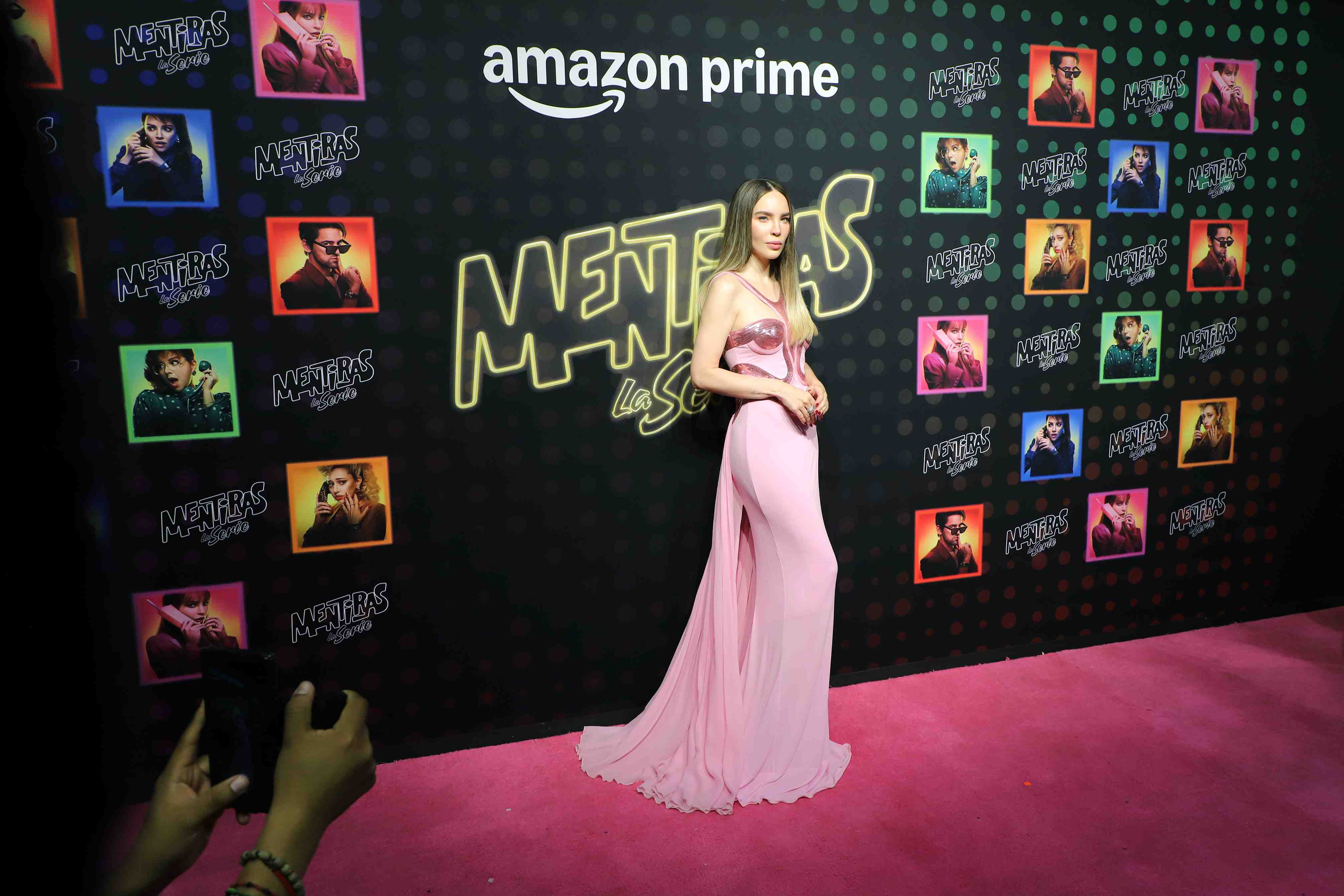 http://www.entrefam.com.mx/img/alfombra_rosa_de_mentiras_la_serie_produccion_de_prime_video/ENTREFAM100620253564.JPG
