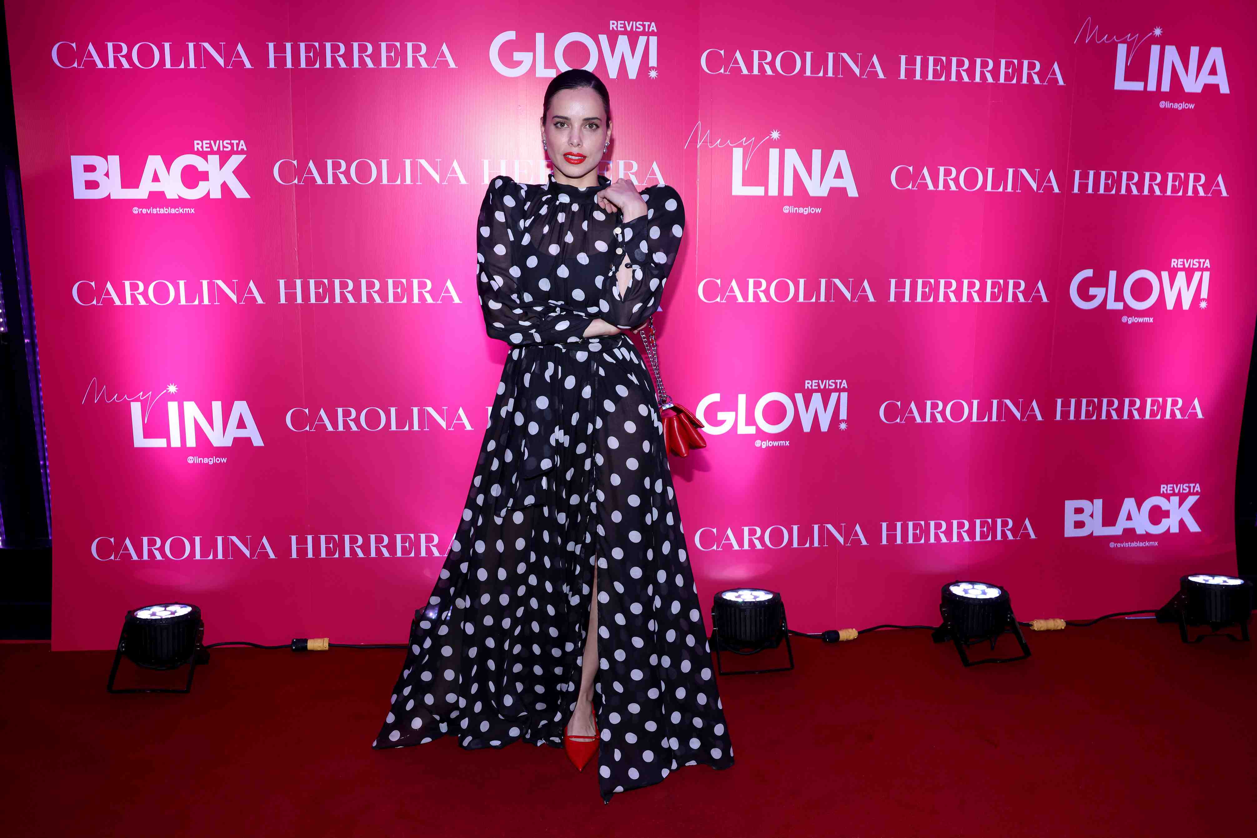 http://www.entrefam.com.mx/img/celebridades_en_la_alfombra_del_aniversario_de_la_revista_glow/ENTREFAM090420259061.JPG