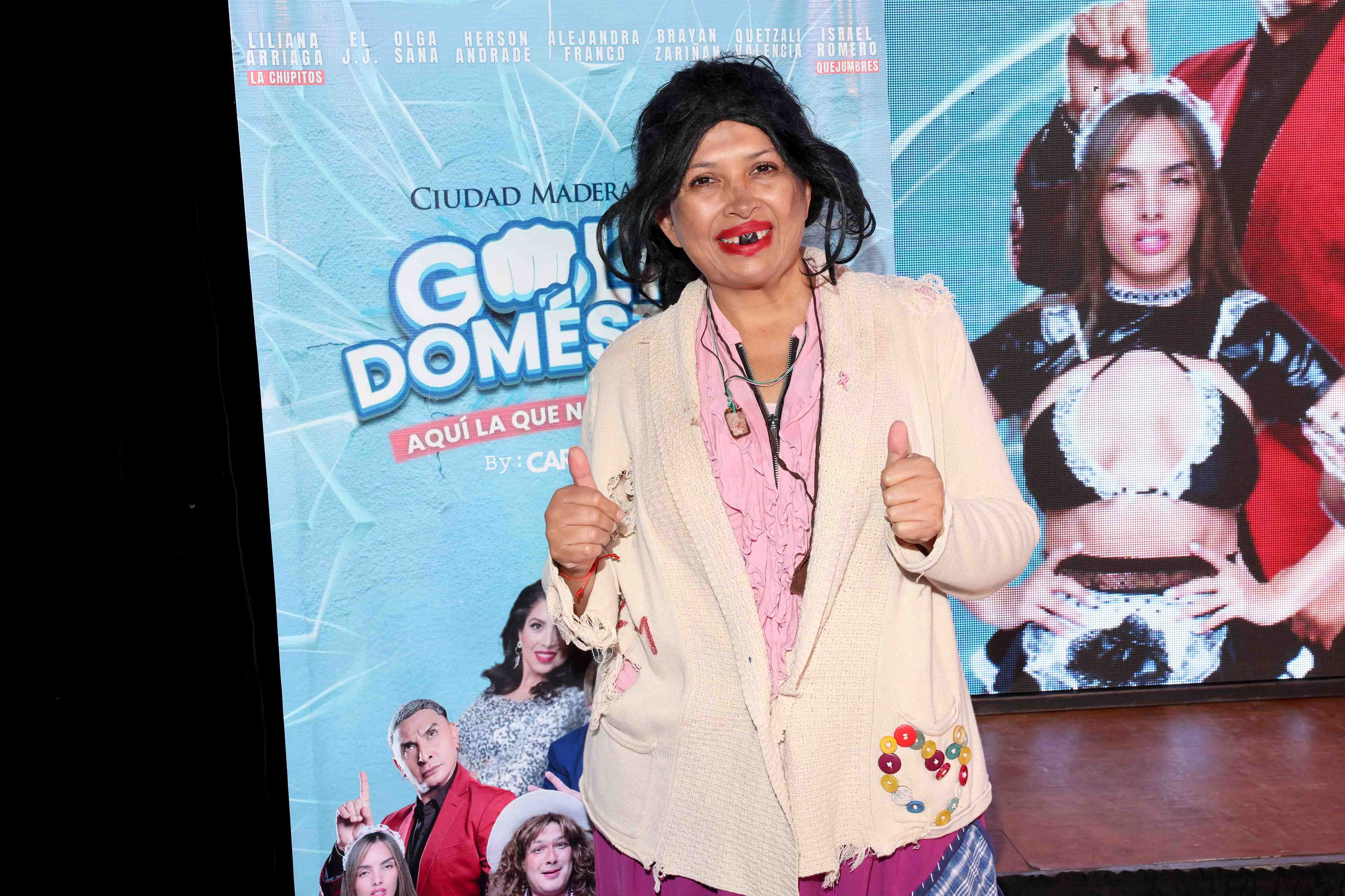http://www.entrefam.com.mx/img/conferencia_de_prensa_de_la_obra_comica_golpe_domestico/ENTREFAM120520256975.JPG