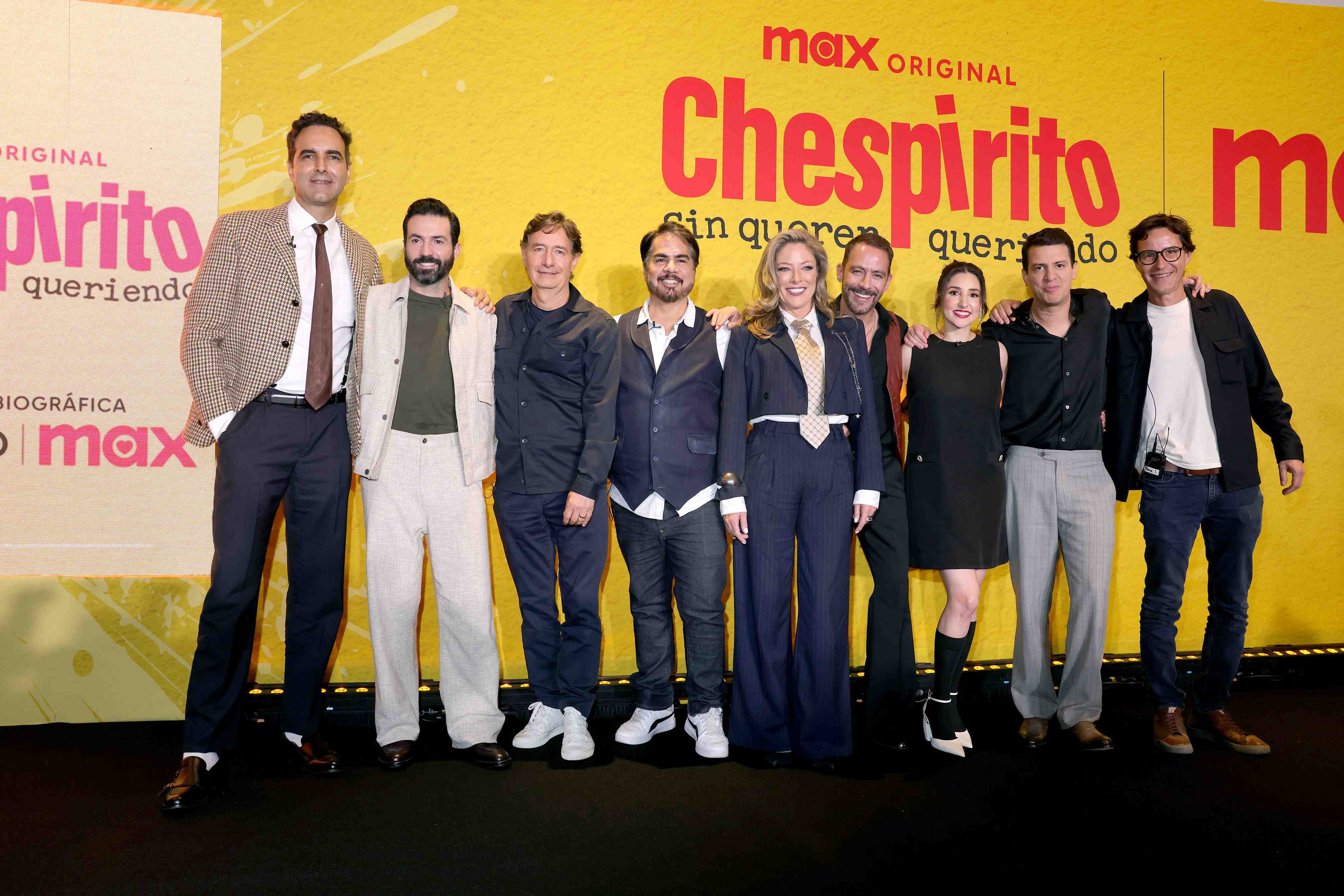 http://www.entrefam.com.mx/img/conferencia_de_prensa_de_la_serie_biografica_original_de_chespirito_sin_querer_queriendo/ENTREFAM020620252412.JPG