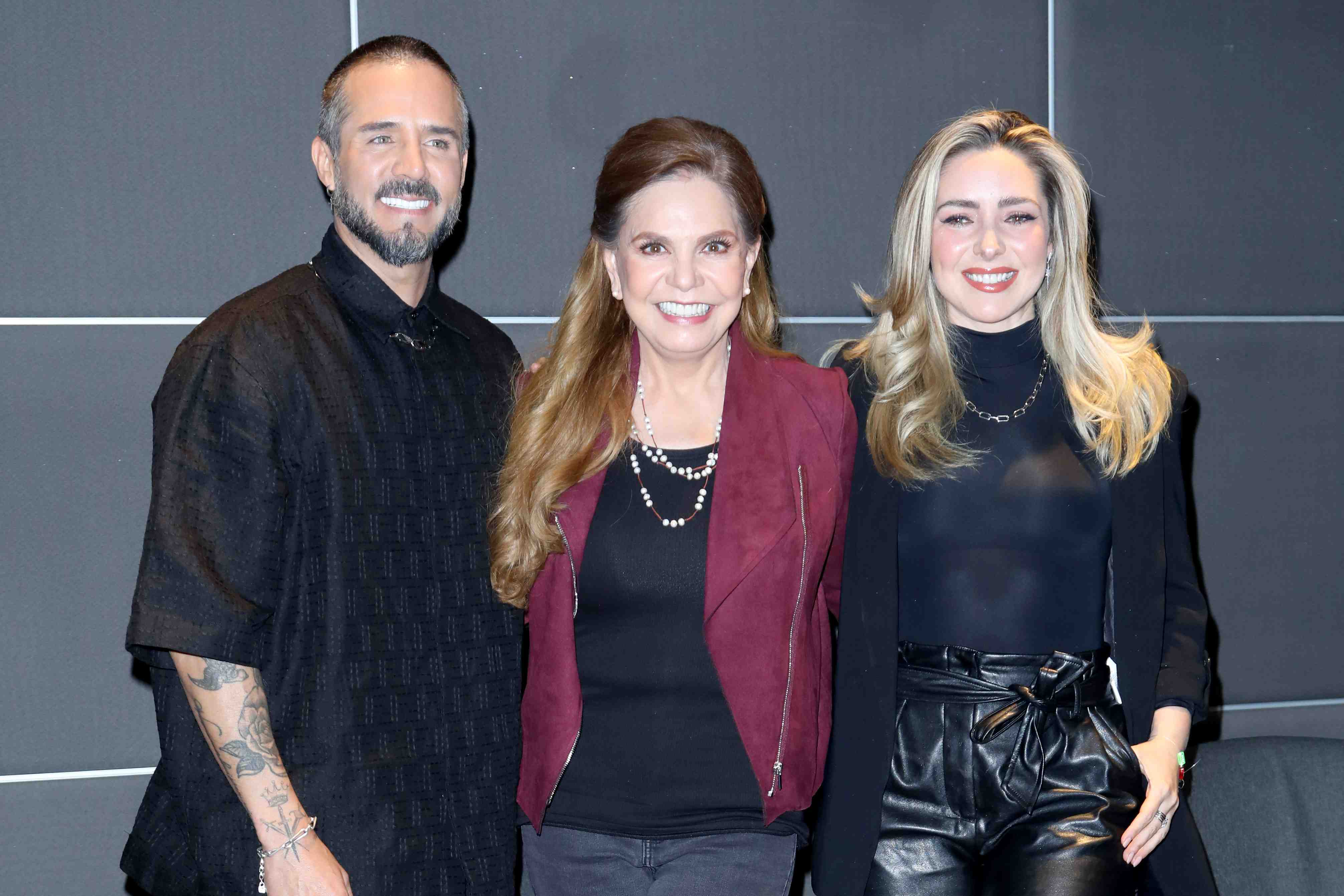 http://www.entrefam.com.mx/img/conferencia_de_prensa_de_la_telenovela_papas_por_conveniencia/ENTREFAM040220255143.JPG