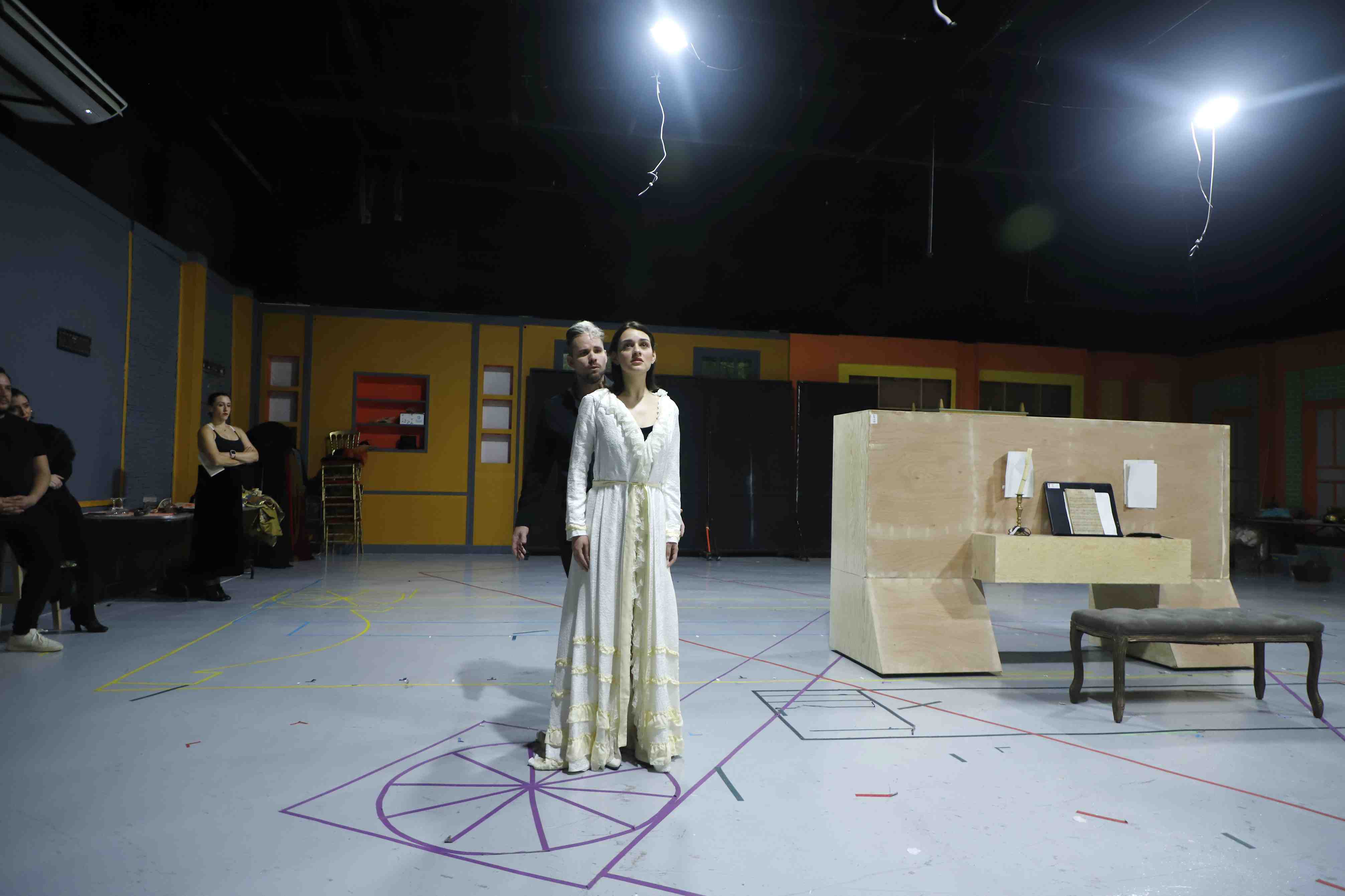 http://www.entrefam.com.mx/img/ensayo_de_la_obra_de_teatro_el_fantasma_de_la_opera/ENTREFAM101120251578.JPG