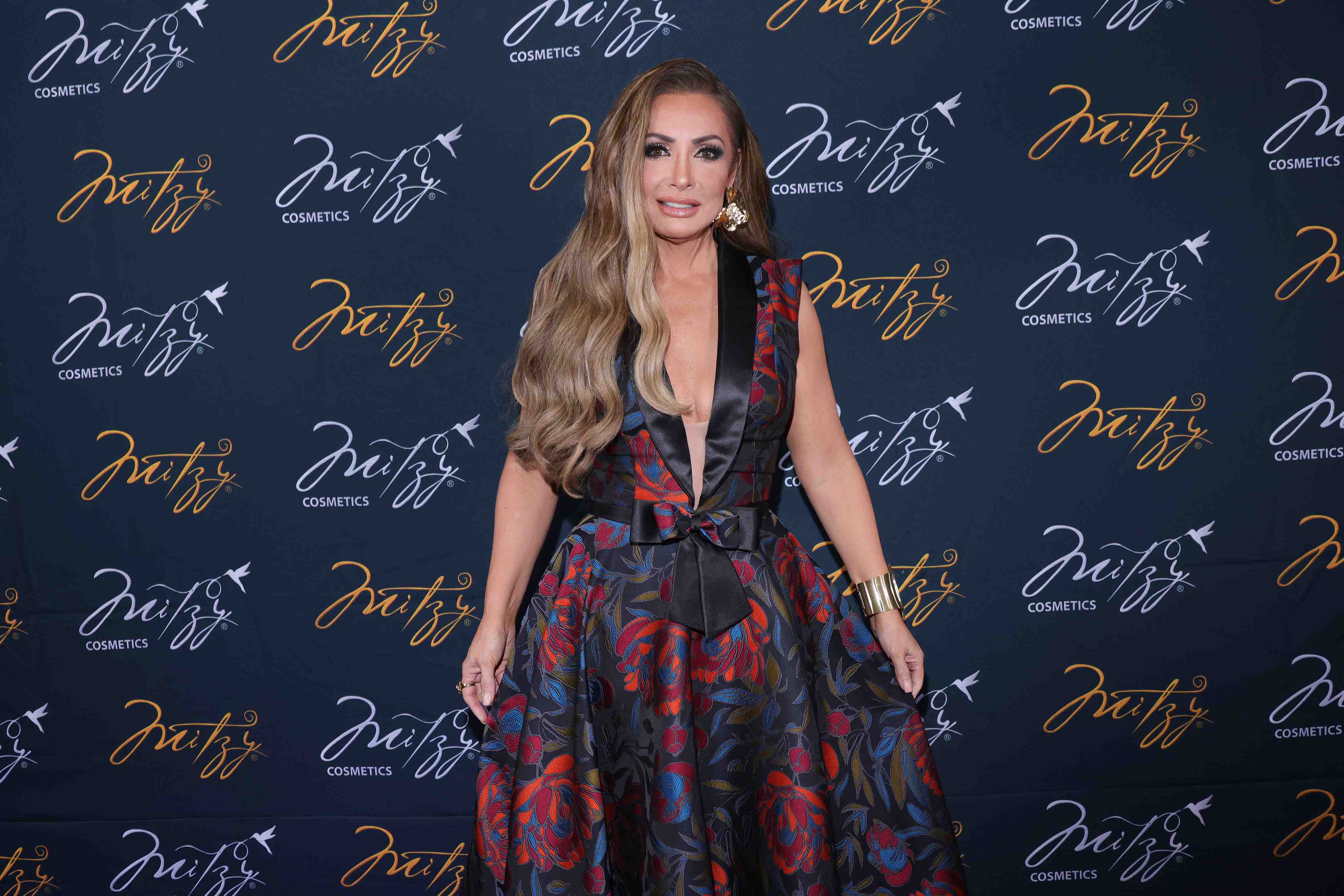 http://www.entrefam.com.mx/img/espectacular_alfombra_del_disenador_de_las_estrellas_mitzy/ENTREFAM141020256548.JPG