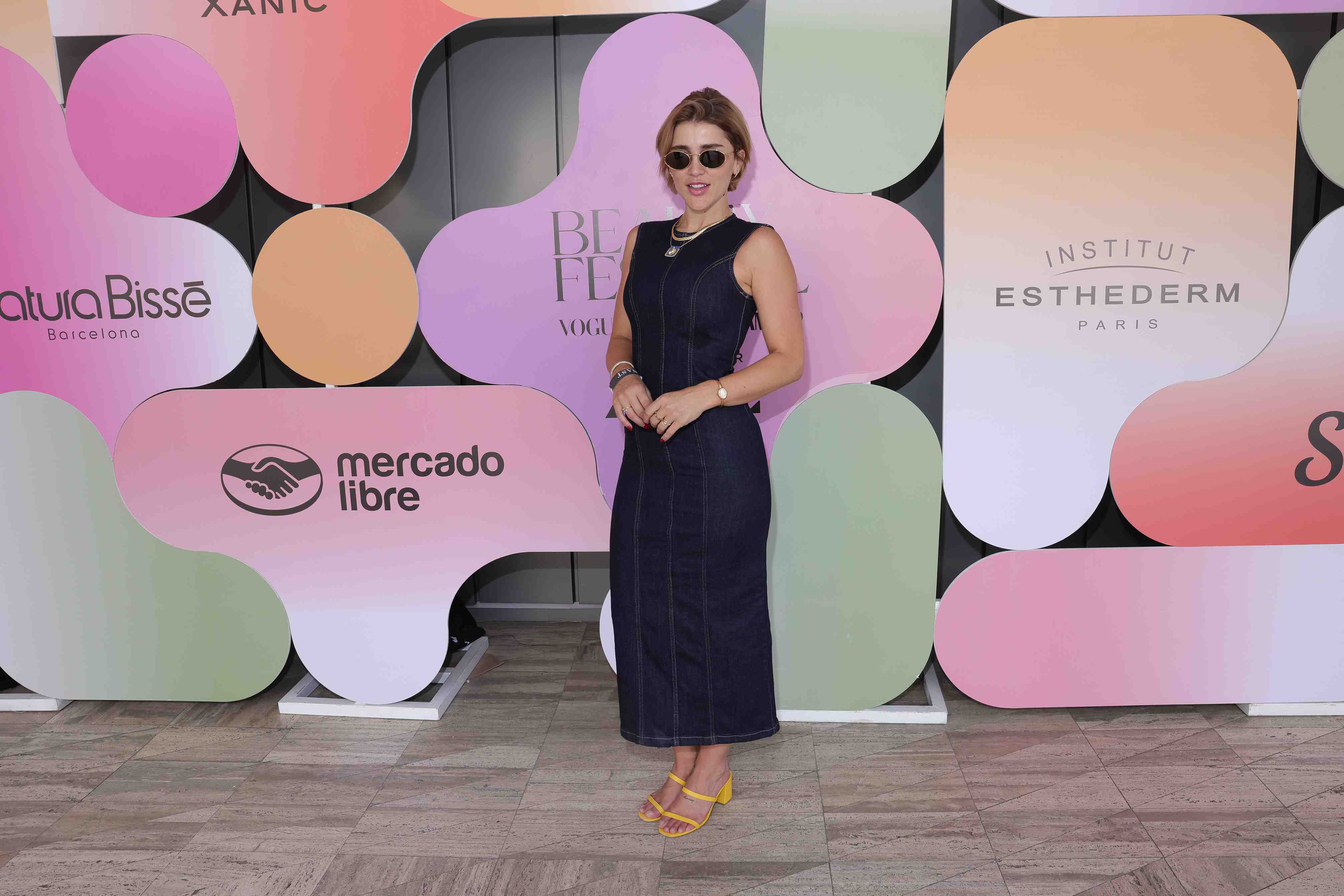 http://www.entrefam.com.mx/img/famosos_en_el_evento_beauty_festival/ENTREFAM240520259340.JPG