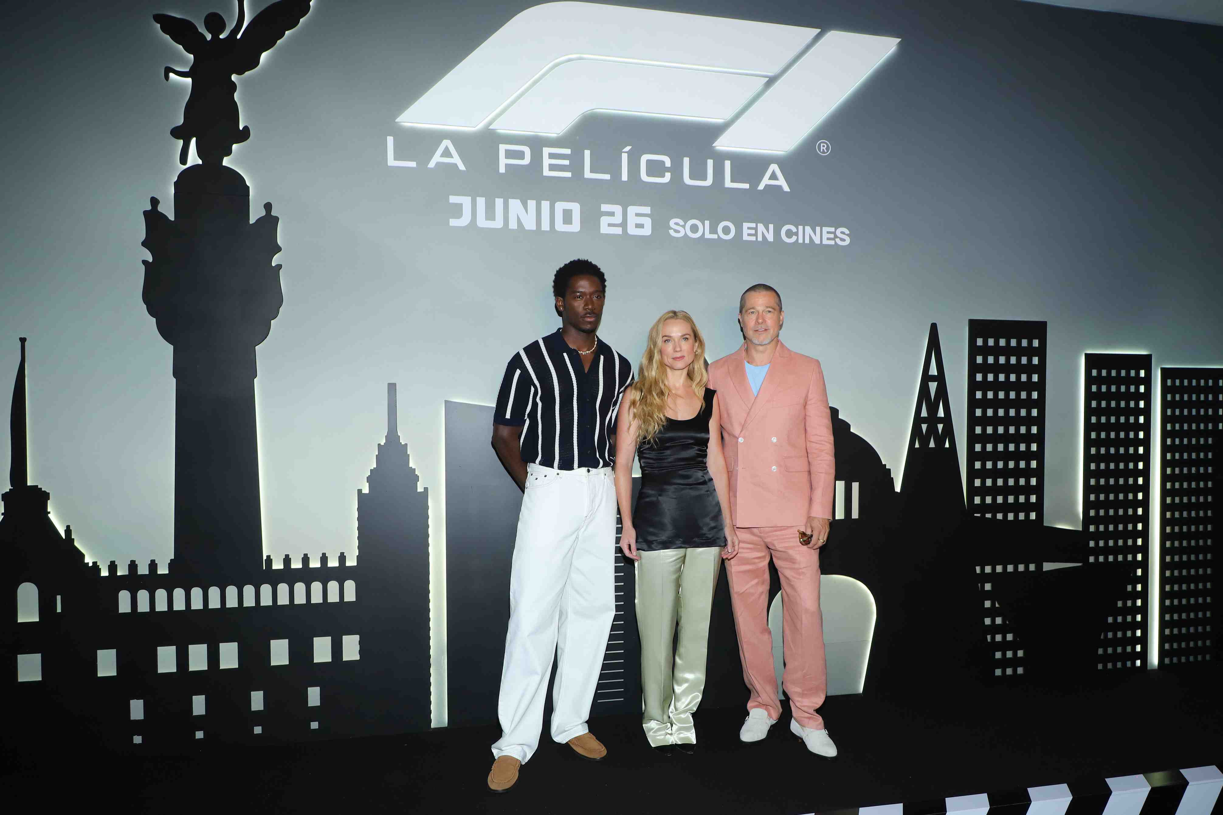 http://www.entrefam.com.mx/img/photocall_especial_con_los_actores_de_la_pelicula_f1/ENTREFAM090620253487.JPG