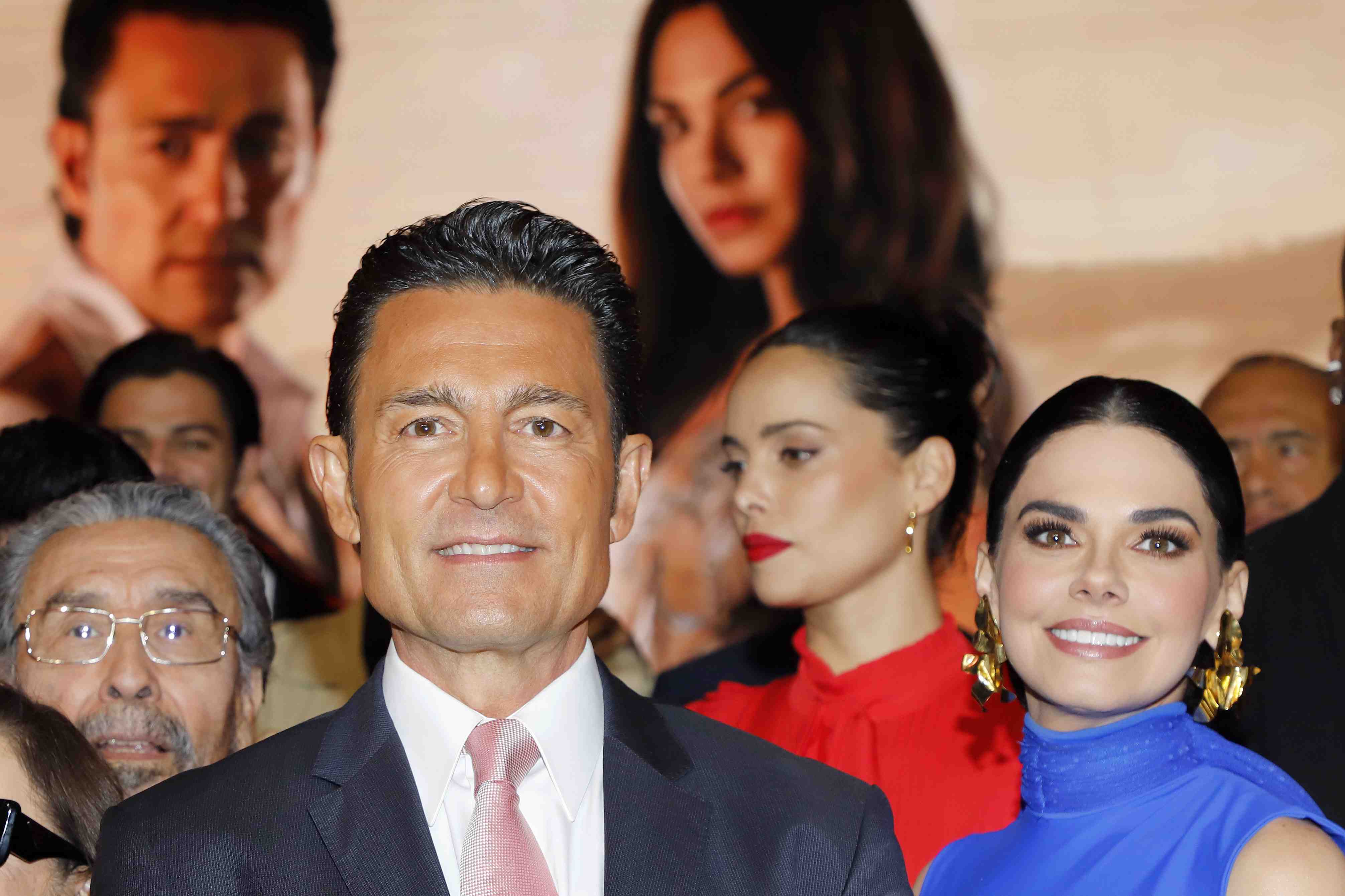 http://www.entrefam.com.mx/img/presentacion_de_la_telenovela_amanecer_produccion_de_juan_osorio/ENTREFAM020720254477.JPG