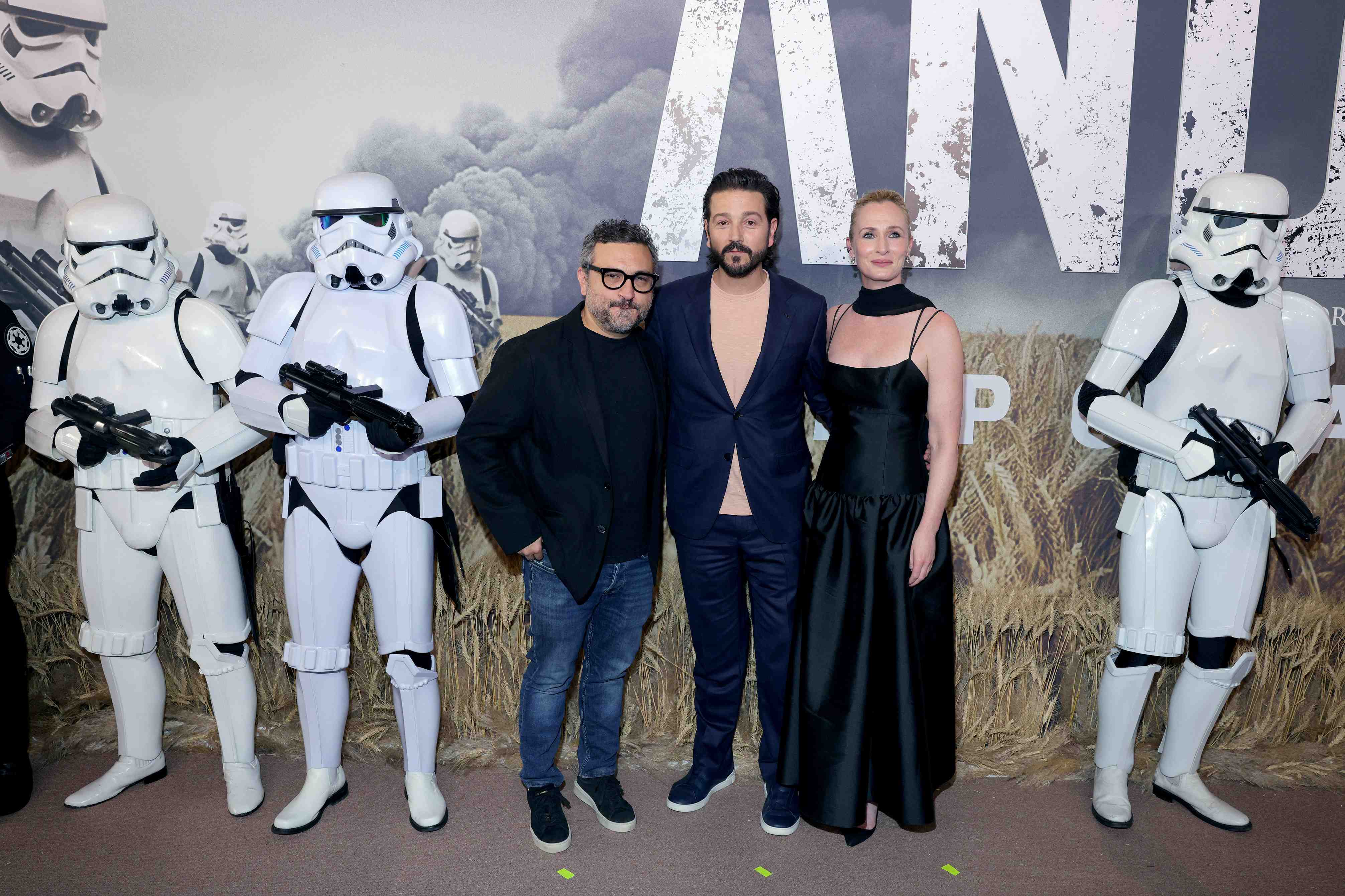 http://www.entrefam.com.mx/img/protagonistas_en_la_alfombra_de_andor_una_historia_de_star_wars/ENTREFAM280420255359.JPG